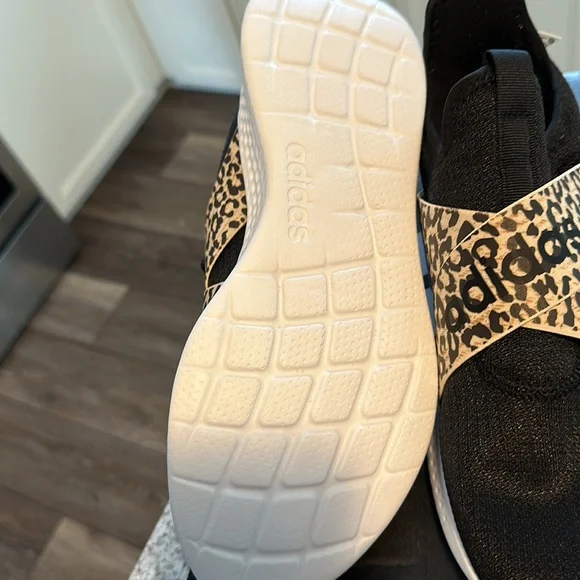 Adidas pure motion adapt size 91/2, black with leopard - Picture 2 of 5